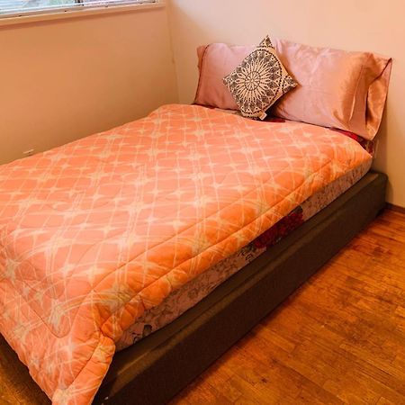 Cosy Romantic Stay In Surrey- Walking Distance From Guildford Town Centre Buitenkant foto